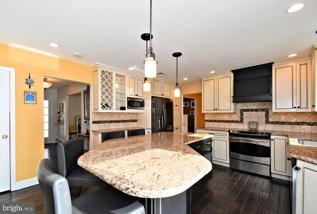 555 SARATOGA RD, King Of Prussia, PA 19406