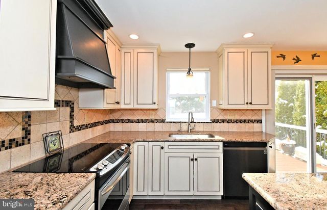 555 SARATOGA RD, King Of Prussia, PA 19406