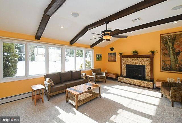 555 SARATOGA RD, King Of Prussia, PA 19406