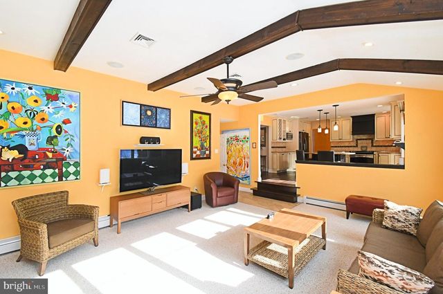 555 SARATOGA RD, King Of Prussia, PA 19406