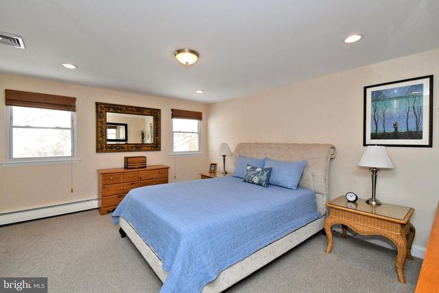 555 SARATOGA RD, King Of Prussia, PA 19406