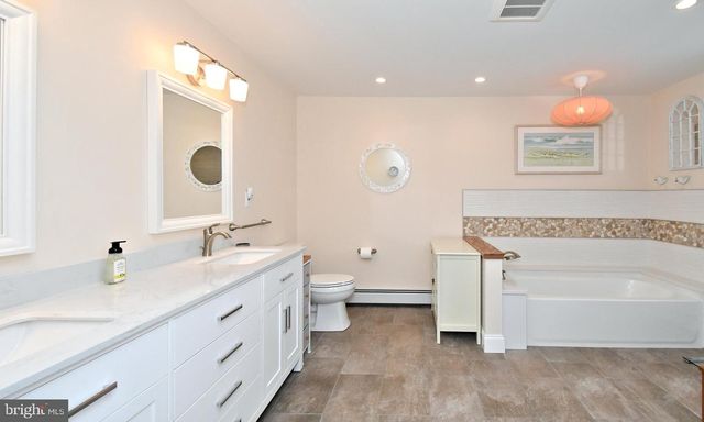 555 SARATOGA RD, King Of Prussia, PA 19406