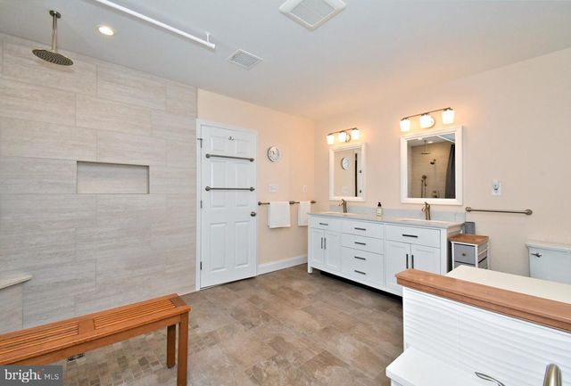 555 SARATOGA RD, King Of Prussia, PA 19406