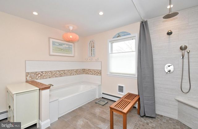 555 SARATOGA RD, King Of Prussia, PA 19406