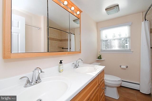 555 SARATOGA RD, King Of Prussia, PA 19406