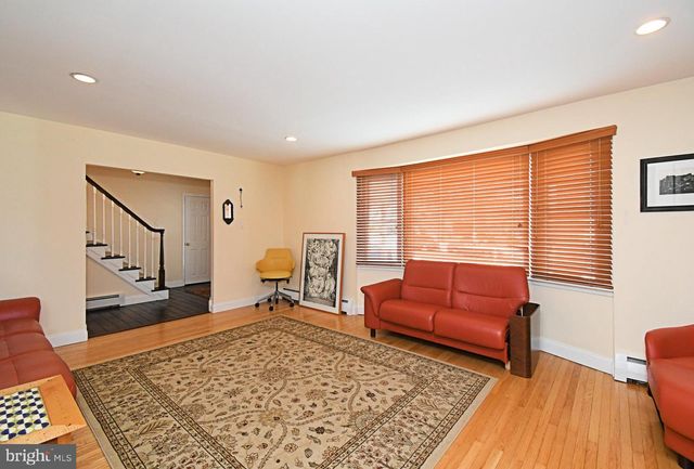 555 SARATOGA RD, King Of Prussia, PA 19406