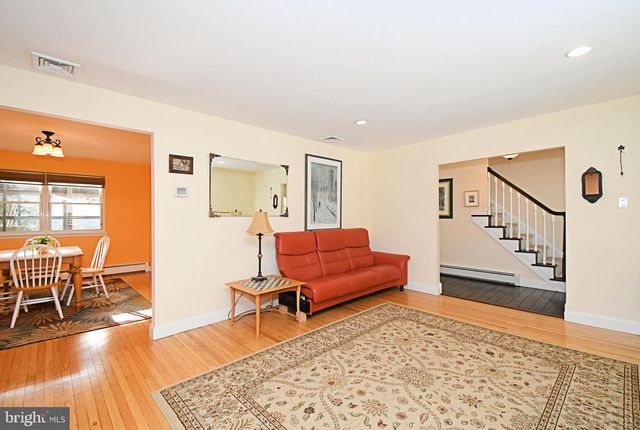 555 SARATOGA RD, King Of Prussia, PA 19406