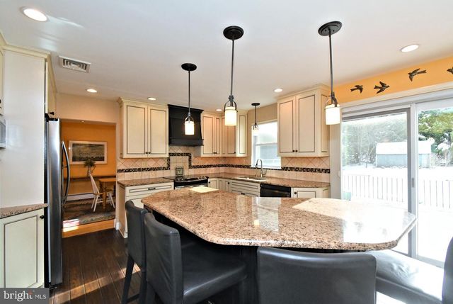 555 SARATOGA RD, King Of Prussia, PA 19406