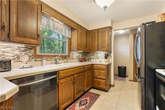 1649 Harmony Lane SW, North Canton, OH 44709