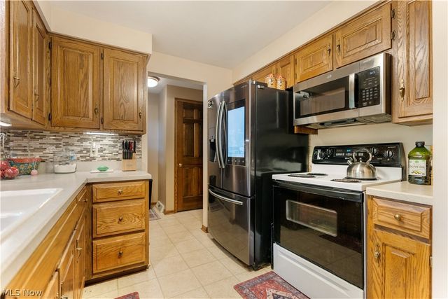 1649 Harmony Lane SW, North Canton, OH 44709