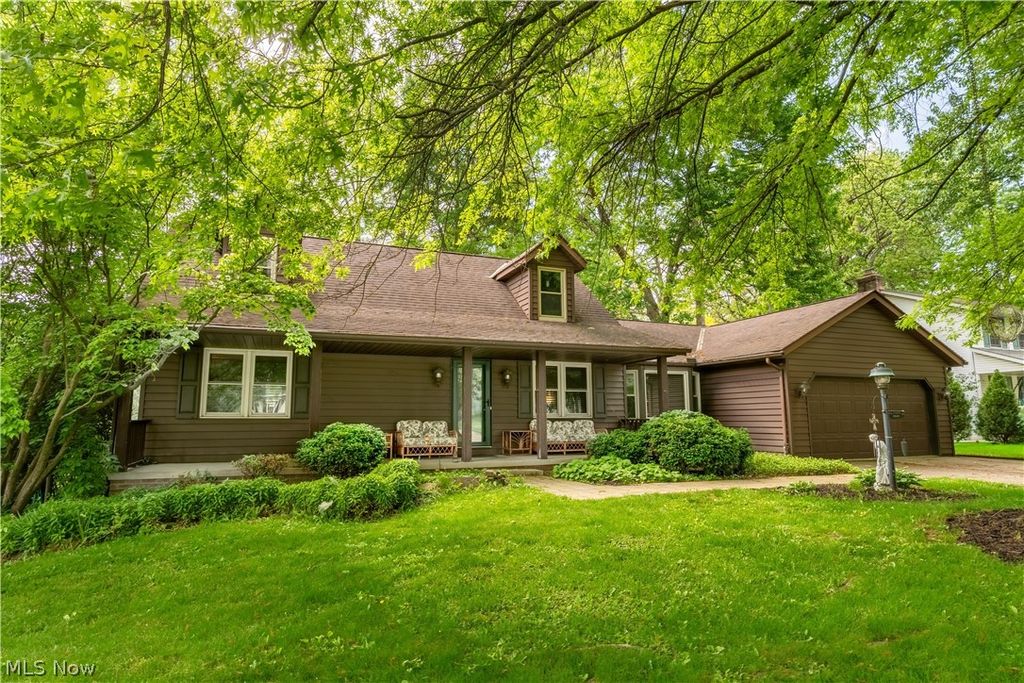 1649 Harmony Lane SW, North Canton, OH 44709