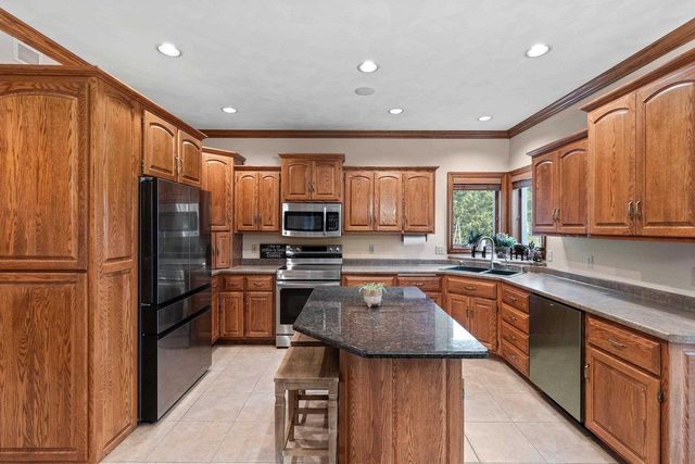 2159 MOONLIGHT COURT, Menasha, WI 54952