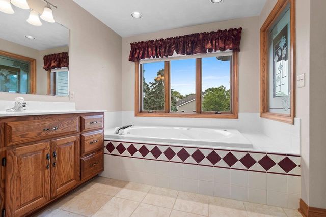 2159 MOONLIGHT COURT, Menasha, WI 54952
