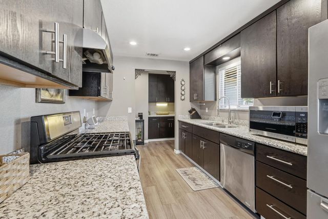 242 Martha St, Manteca, CA 95337