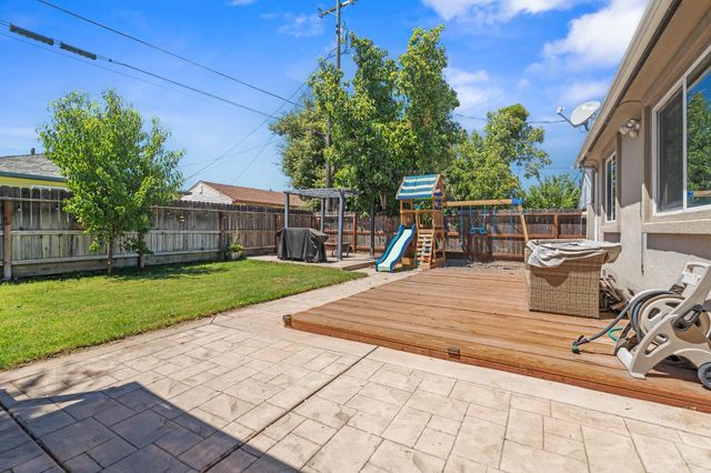 242 Martha St, Manteca, CA 95337