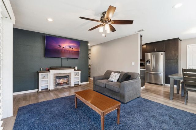 242 Martha St, Manteca, CA 95337