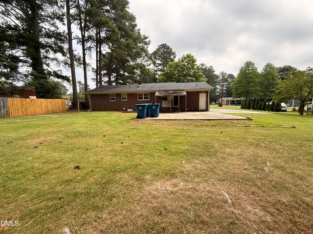 803 W Morris Circle, Dunn, NC 28334