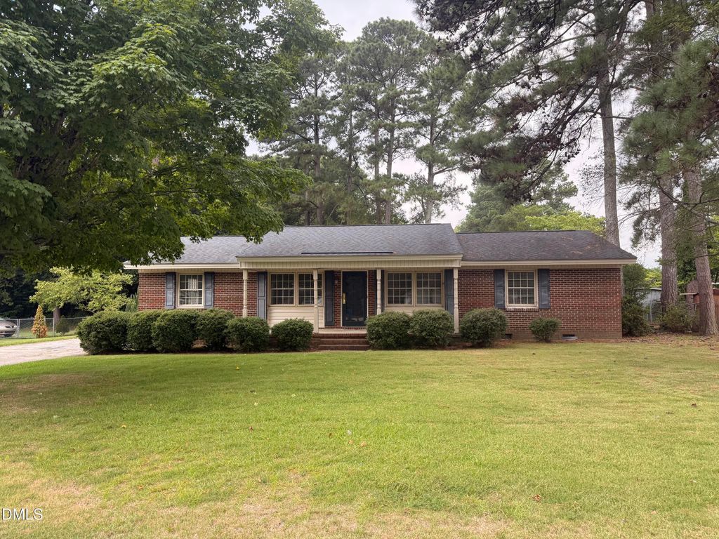 803 W Morris Circle, Dunn, NC 28334