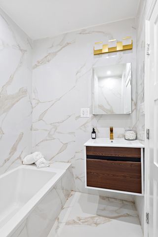 702 Greene Ave Apt 4, New York City, NY 11221