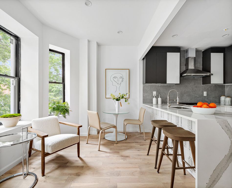 702 Greene Ave Apt 4, New York City, NY 11221