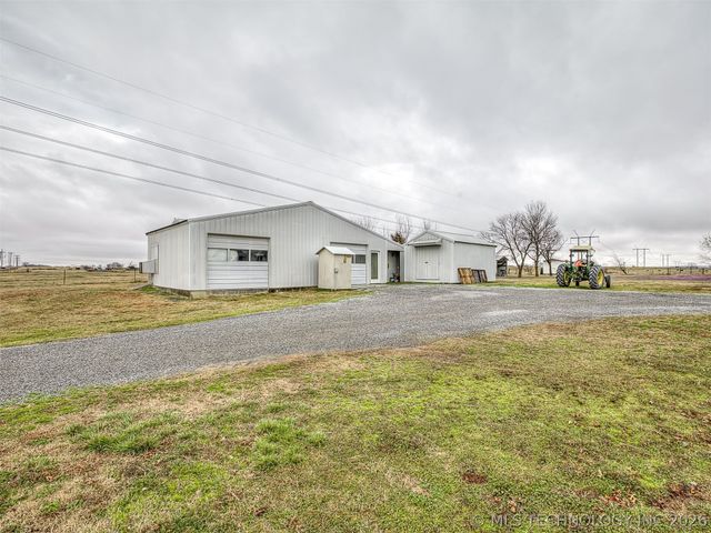 13241 S 429 Road, Chouteau, OK 74337