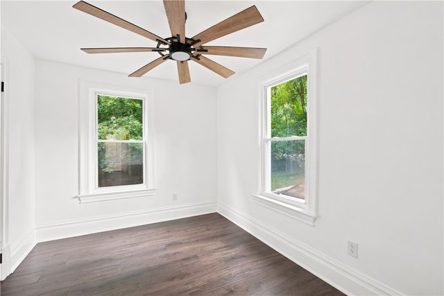 404 Valley Ave, Wall Boro, PA 15148