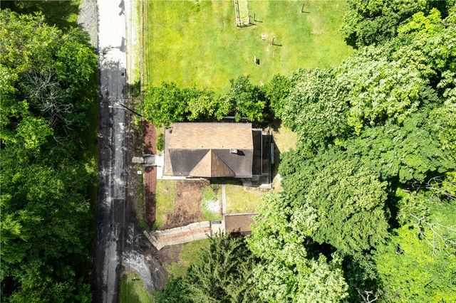 404 Valley Ave, Wall Boro, PA 15148