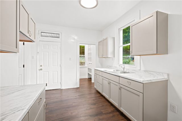404 Valley Ave, Wall Boro, PA 15148