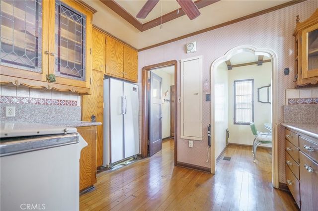 6130 Whitsett Ave, North Hollywood, CA 91606