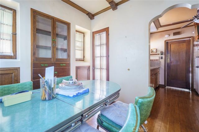 6130 Whitsett Ave, North Hollywood, CA 91606