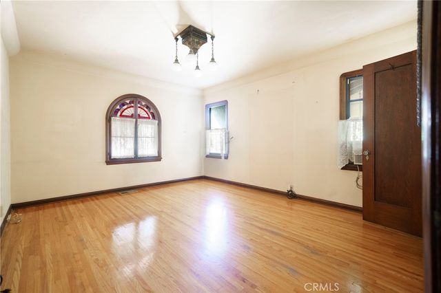 6130 Whitsett Ave, North Hollywood, CA 91606