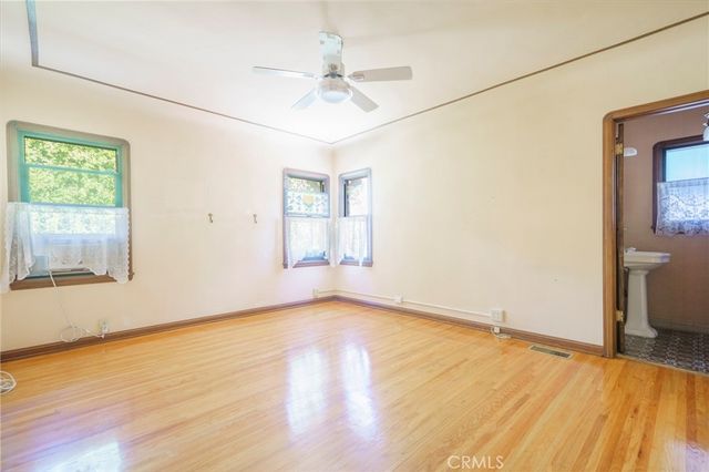 6130 Whitsett Ave, North Hollywood, CA 91606