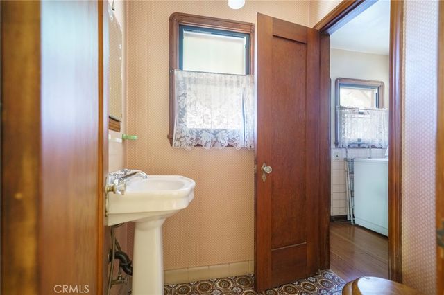 6130 Whitsett Ave, North Hollywood, CA 91606