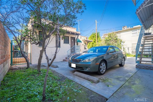 6130 Whitsett Ave, North Hollywood, CA 91606