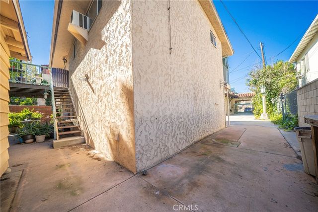 6130 Whitsett Ave, North Hollywood, CA 91606