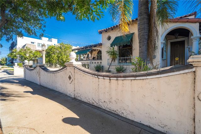 6130 Whitsett Ave, North Hollywood, CA 91606