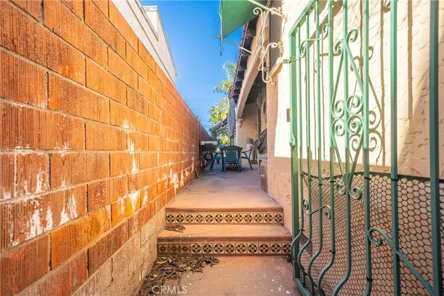 6130 Whitsett Ave, North Hollywood, CA 91606