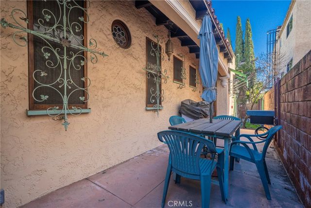 6130 Whitsett Ave, North Hollywood, CA 91606