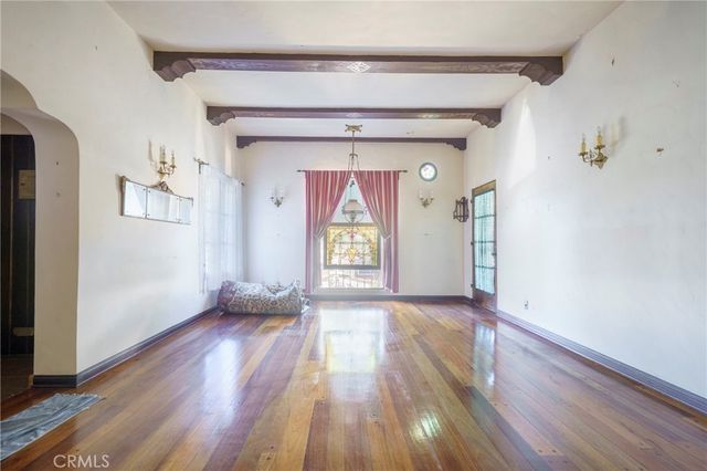 6130 Whitsett Ave, North Hollywood, CA 91606