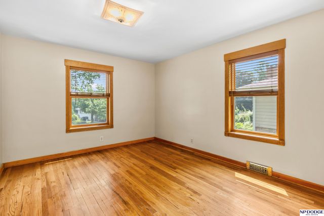 2126 S 38 Street, Omaha, NE 68105