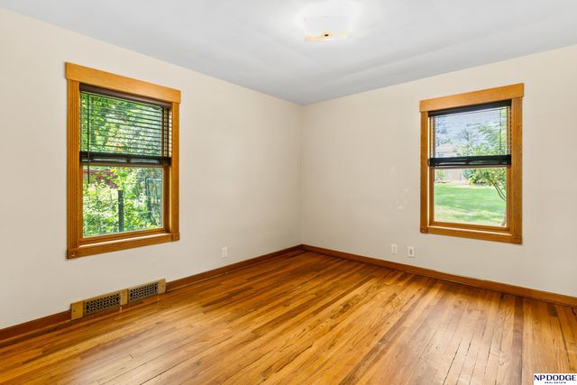 2126 S 38 Street, Omaha, NE 68105