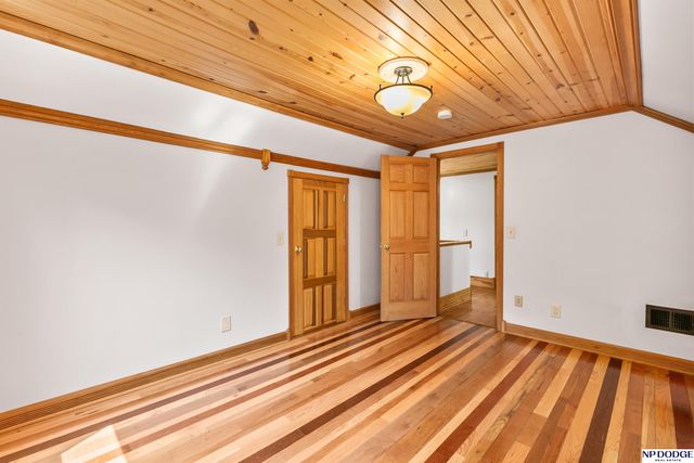 2126 S 38 Street, Omaha, NE 68105