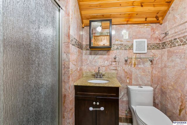 2126 S 38 Street, Omaha, NE 68105