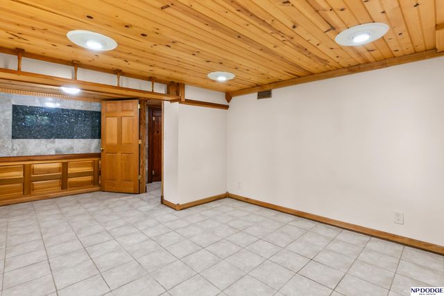 2126 S 38 Street, Omaha, NE 68105