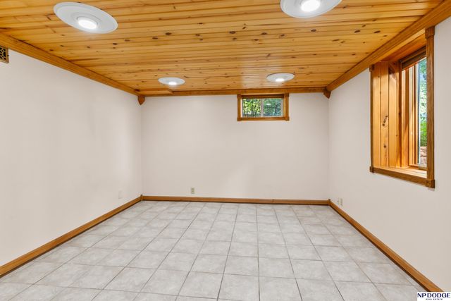 2126 S 38 Street, Omaha, NE 68105