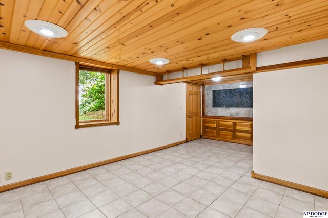 2126 S 38 Street, Omaha, NE 68105