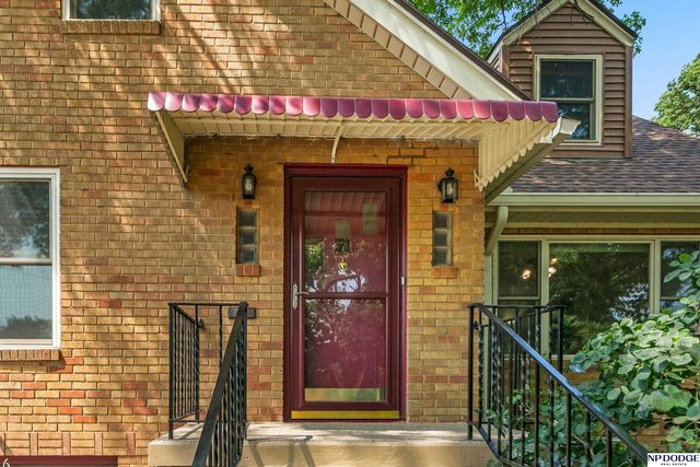 2126 S 38 Street, Omaha, NE 68105