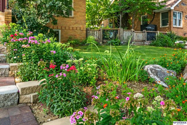 2126 S 38 Street, Omaha, NE 68105