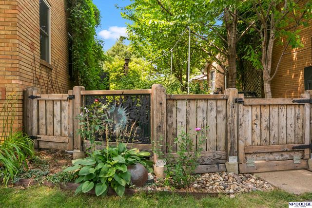 2126 S 38 Street, Omaha, NE 68105