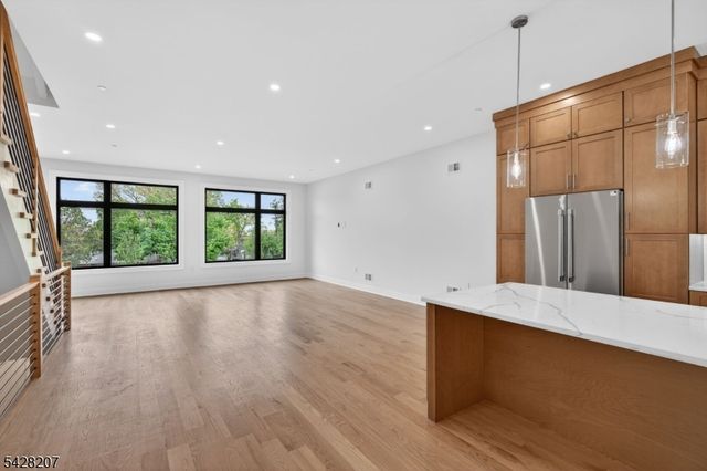 522 Valley Rd 2, Clifton City, NJ 07013